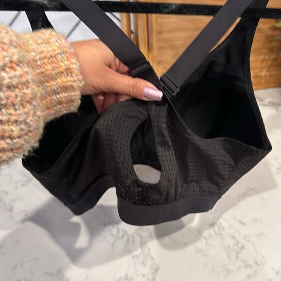 Victorias Secret Sport Sports Bra perforated crisscross adjustable strap 36D - Picture 4 of 5